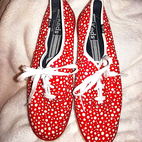 Keds Size 9 Red w/white dots - Picture 1 of 4